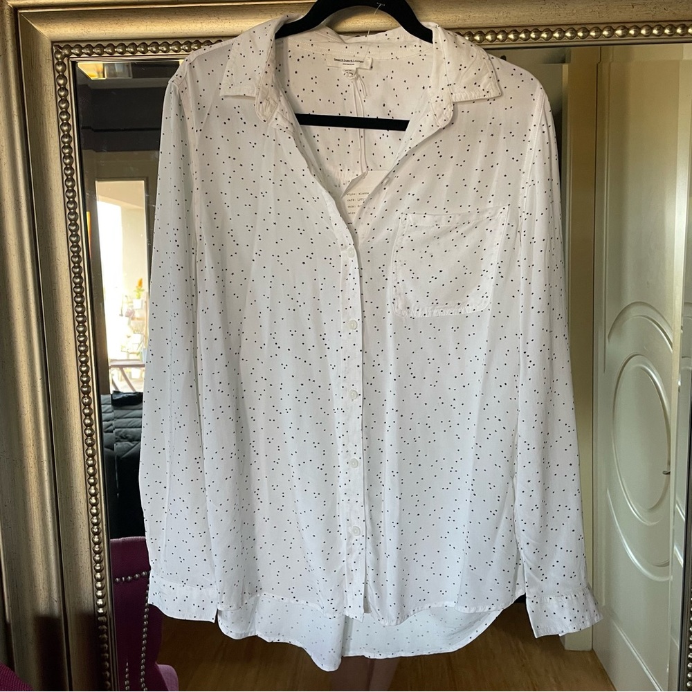 Beach Lunch Lounge Black and White Star Button Up
